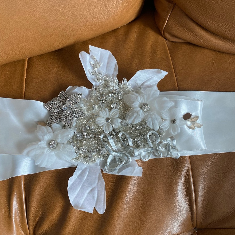 Justin Alexander ivory wedding dress belt